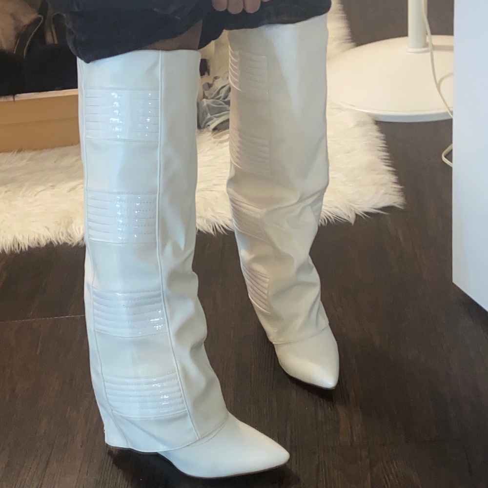 Azalea Wang Victoria Wedge Boots in White (size 10)